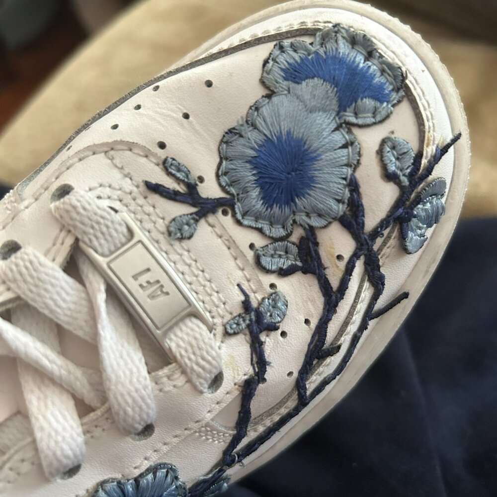 Nike Air Force 1 Custom Embroidered Blue Floral Sneakers Kids 4.5Y EUC - Picture 11 of 14